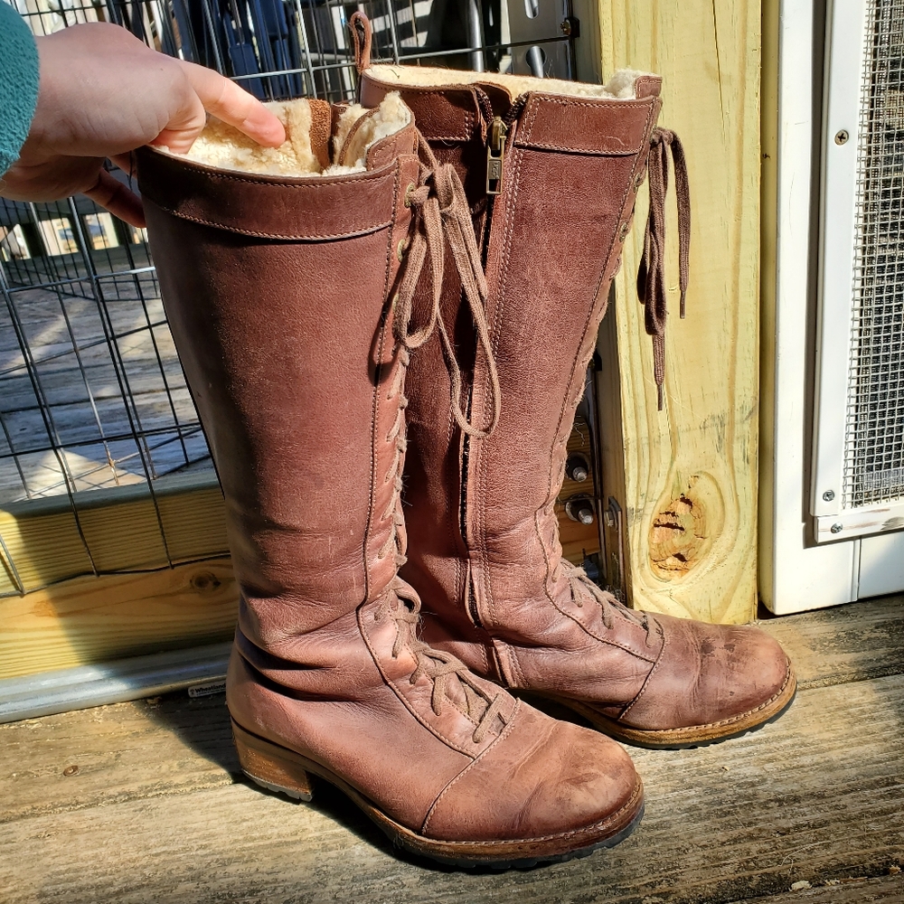 UGG sheepskin lined lace up leather boots size 7